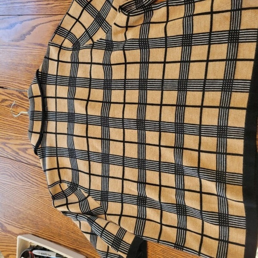 Design Originals Sweater- No SizeTag but think 3x. - Picture 7 of 7